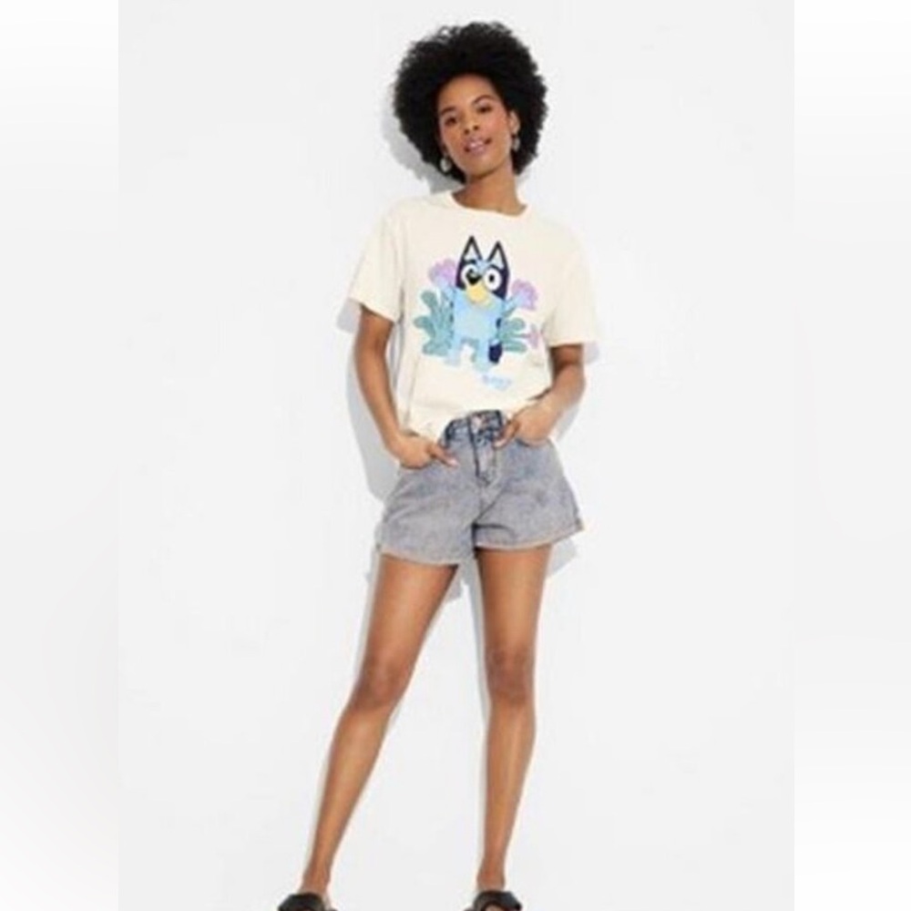 Bluey Flower Boyfriend Short Sleeve Graphic T-Shirt in Ivory XS